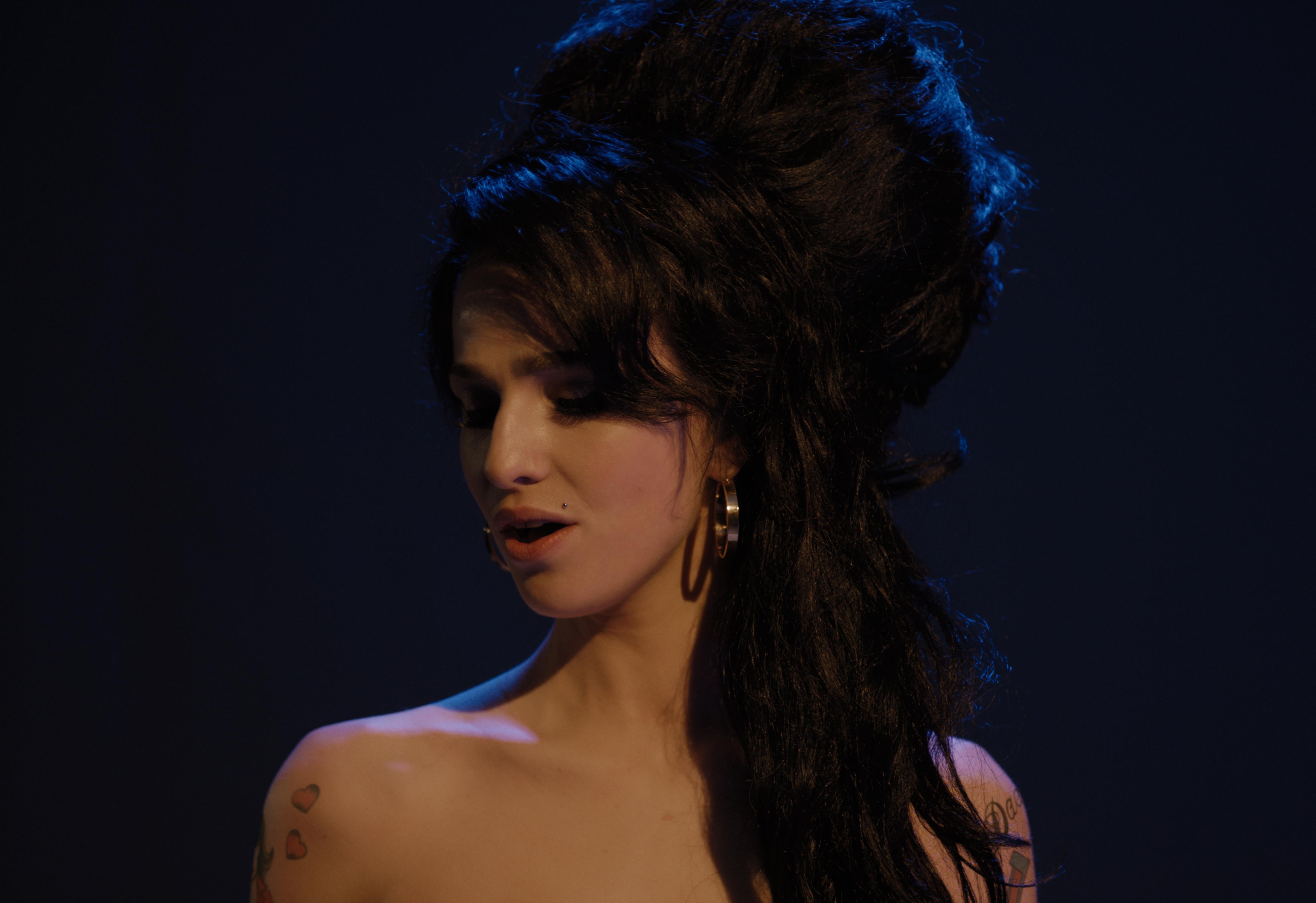 Amy Winehouse ganhou um filme biográfico, mas parece que a obra desagradou muitos críticos; veja!