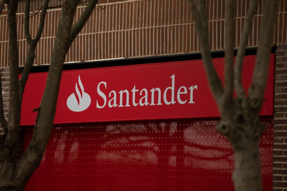 Hackers invadem Santander e roubam mais de 30 milhões de dados sensíveis