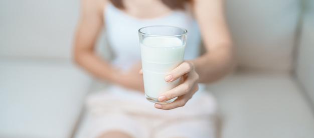 A lactase é responsável pelo metabolismo da lactose. (Fonte: Getty Images / Reprodução)