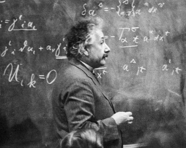 Albert Einstein é o pai das teorias da relatividade geral e restrita. (Fonte: GettyImages/Reprodução)