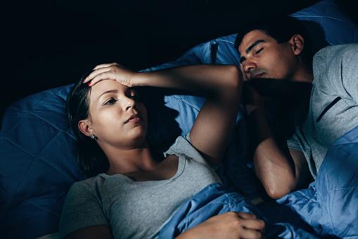 Muitas pessoas sentem dificuldade para pegar no sono. (Fonte: Getty Images/Reprodução)