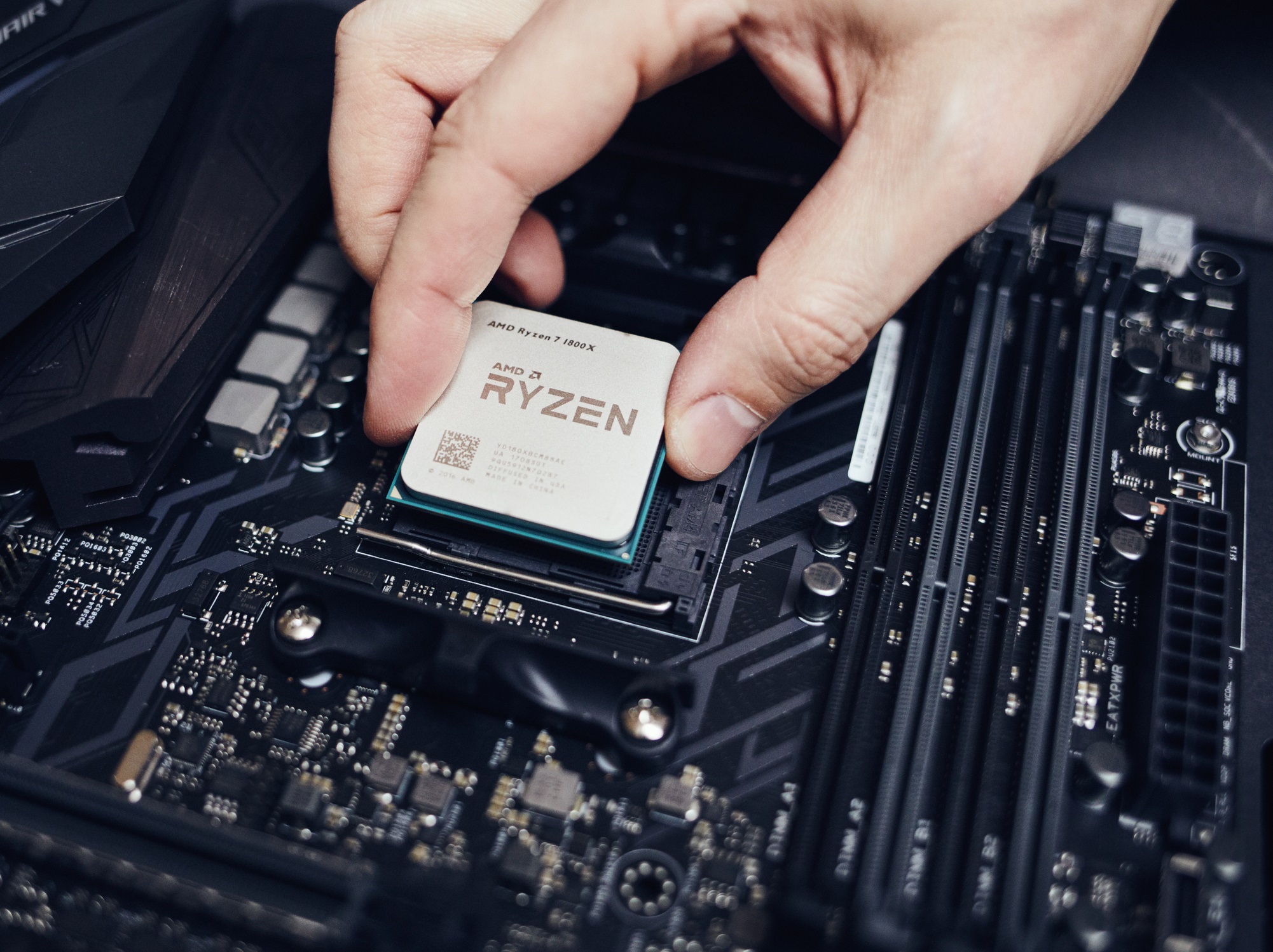 AMD quer levar IA para notebooks mais baratos e negocia linha Strix Point com Asus e Acer