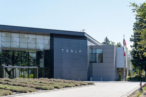 A Tesla é uma das empresas de Elon envolvidas em casos de assédio sexual.