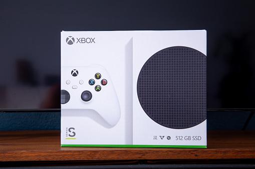 É possível encontrar Xbox Series S usados ​​à venda na internet