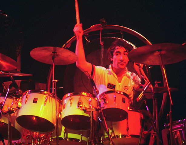 Keith Moon usou como ninguém antes a união de virtuosismo e técnica para transformar a bateria no rock. (Fonte: Wikimedia Commons / Reprodução)