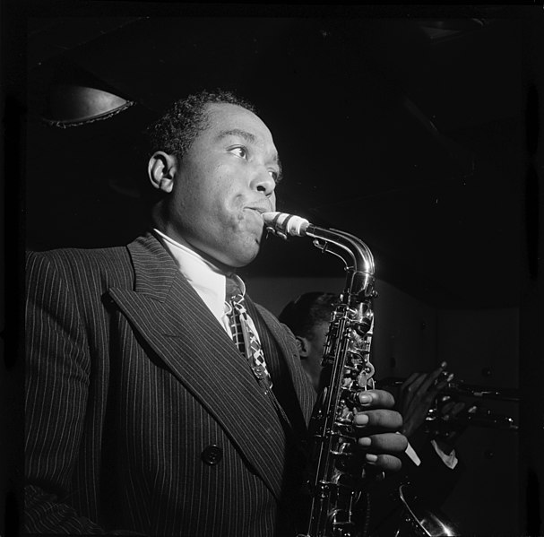 Nenhum outro músico transformou tanto o jazz quanto Charlie Parker. (Fonte: Wikimedia Commons / Reprodução)