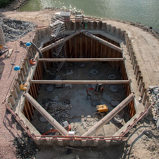 Cofferdam. (Fonte: Wikimedia Commons/Reprodução)