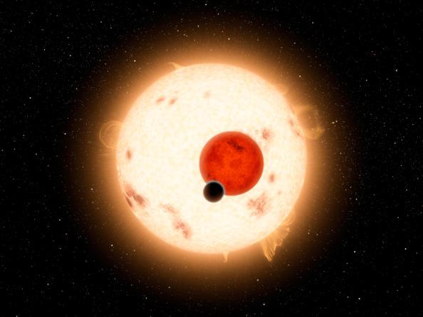 O planeta Kepler-16b tem sua órbita traçada em torno de estrelas binárias (Fonte: Getty Images/Reprodução)