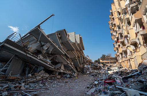 Pesquisadores alertam para aumento da incidência de terremotos devido às mudanças climáticas. 