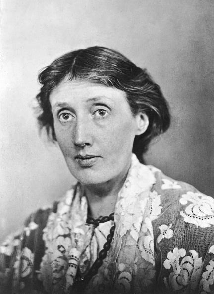 Na intimidade, Virginia Woolf compartilhava opiniões e comentários antissemitas. (Fonte: GettyImages / Reprodução)