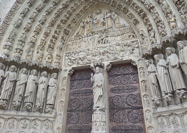 Ferro utilizado na construção da porta principal da catedral teria sido forjado pelo diabo. (Fonte: Wikimedia Commons / Reprodução)