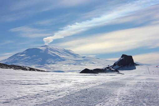 O Monte Erebus é o vulcão ativo mais alto da Antártida. (Fonte: Getty Images/Reprodução)