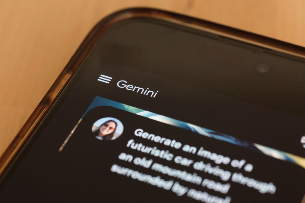 IA Gemini agora responde 'perguntas gerais' com a tela do celular bloqueada