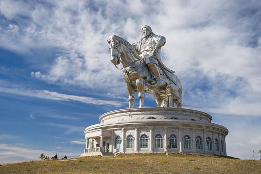 Estátua gigante de Gengis Khan é um lembrete do que foi seu incrível poder. (Fonte: GettyImages/ Reprodução) 