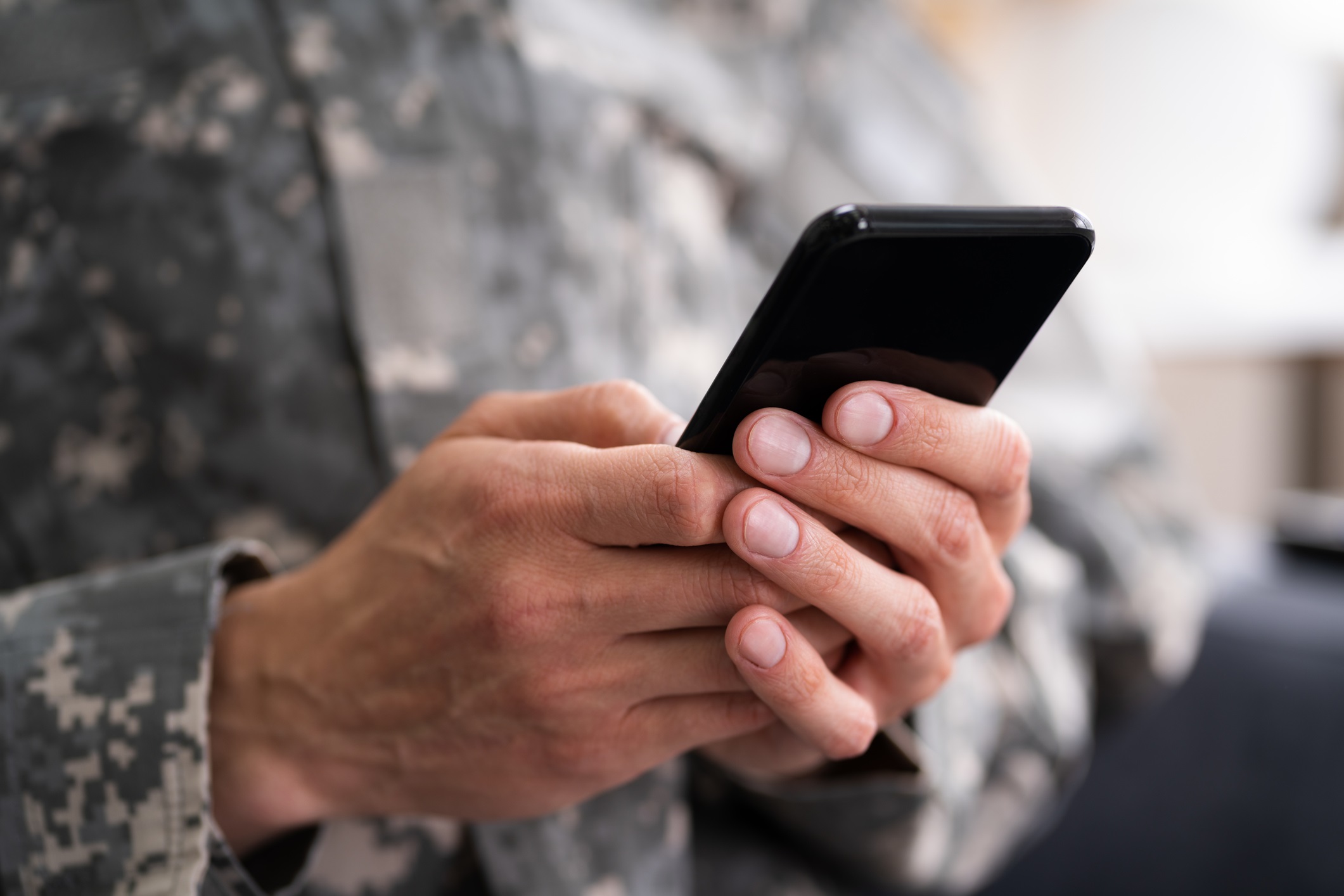 Para evitar espionagem, Rússia quer punir soldados que usam celular na guerra da Ucrânia