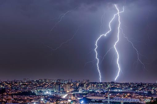 Maioria das mortes por raio acontecem devido  uma parada cardaca. (Fonte: Getty Images)