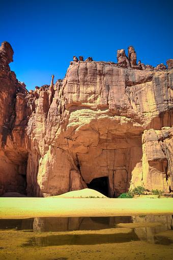 As cavernas ao redor do Guelta d'Archei possuem antigas pinturas rupestres que mostram a vida de povos antigos. (Fonte: Getty Images/Reproduo)