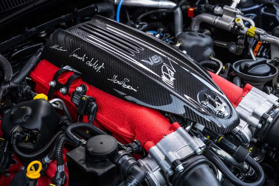 Maserati produz seu último V8 com a despedida do longevo Quattroporte