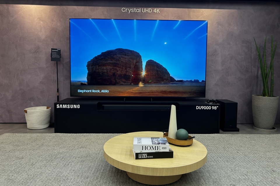Samsung lança no Brasil sua TV 4K de 98 polegadas; veja o valor