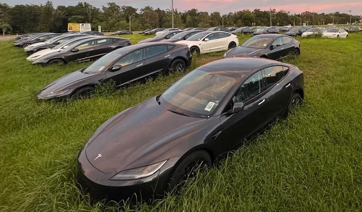 Cemitério de Tesla: fotos mostram carros 'abandonados' em terreno nos EUA