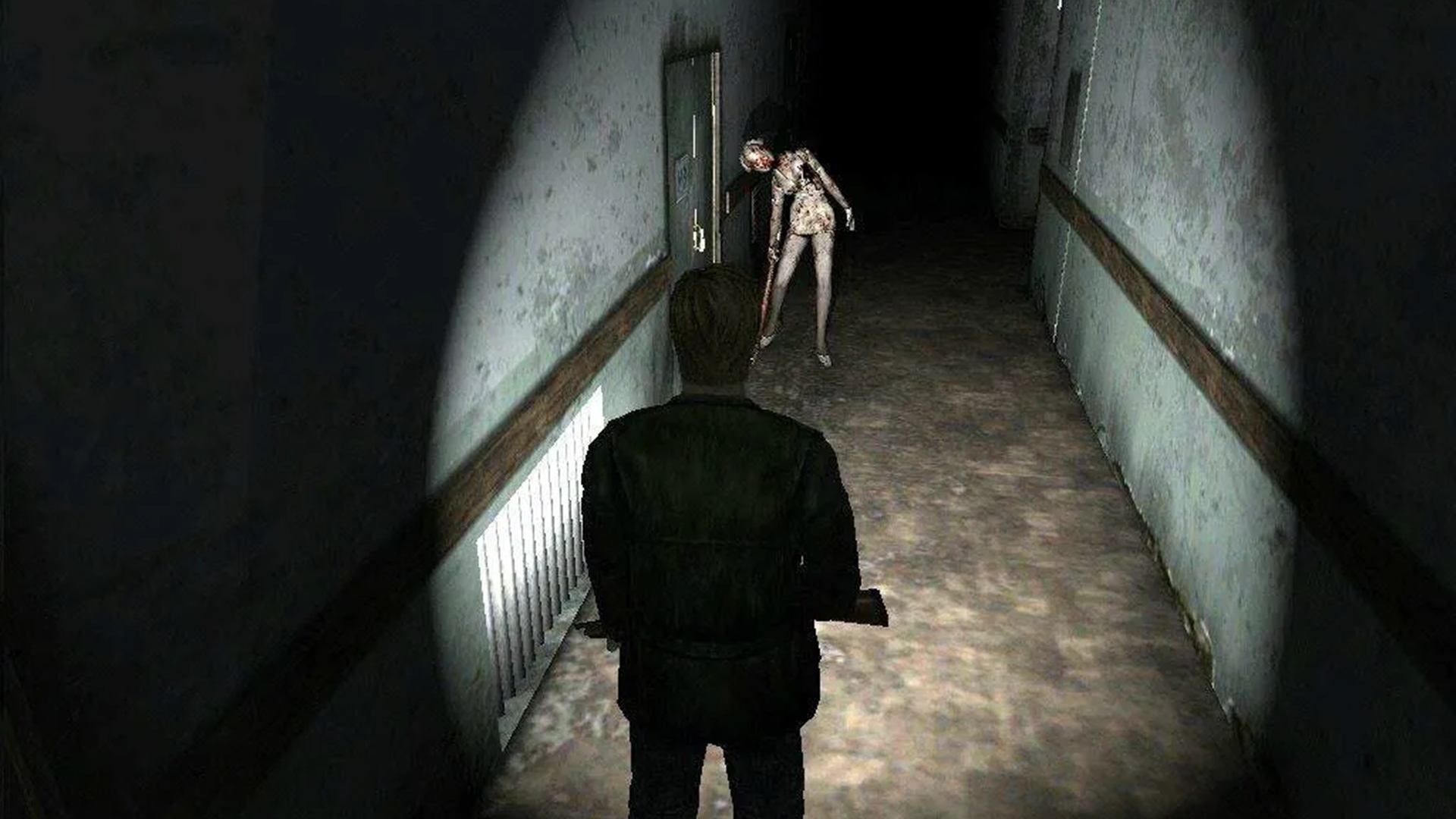 Silent Hill 2 has an oppressive atmosphere that evokes a feeling of vulnerability in the player.