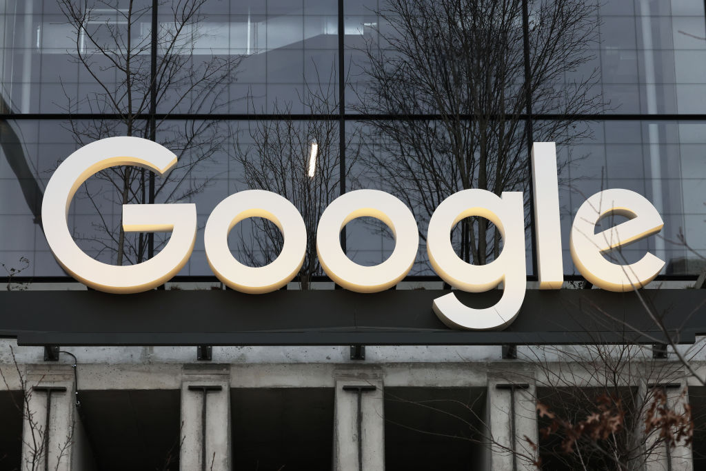 Google continua direcionando publicidade para adolescentes, dizem clientes