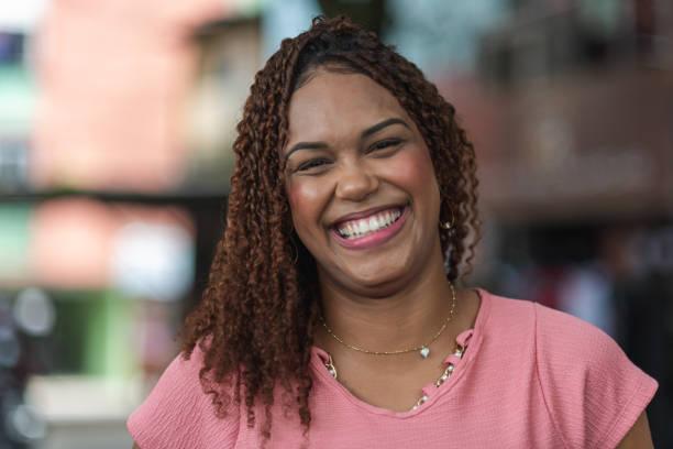 Na cultura hispânica, o seu sorriso é uma palavra feminina. (Fonte GettyImages / Reprodução)