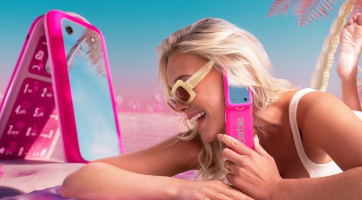 HMD finalmente lança o celular da Barbie, mais de um ano após a estreia do filme