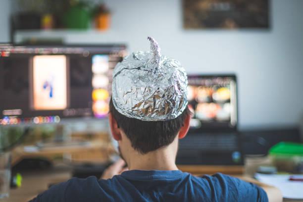 A internet tem sido um ambiente fértil para as teorias conspiratórias. (Fonte: GettyImages/ Reprodução)