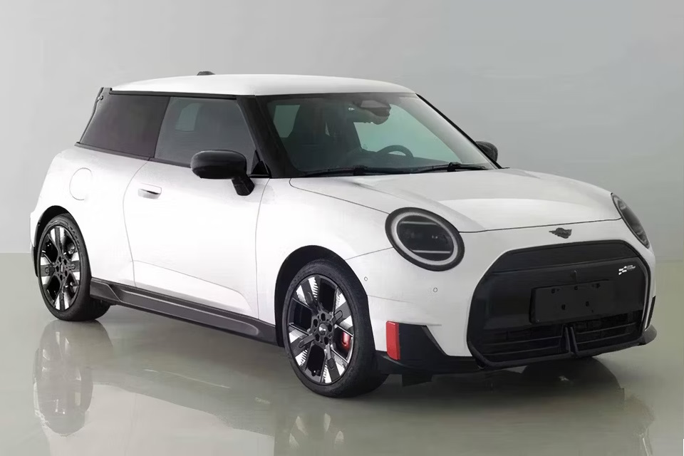 Vazou: veja as primeiras imagens do MINI John Cooper Works 100% elétrico