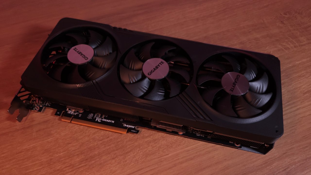 Pelo preço praticado, a GIGABYTE Radeon RX 7700 XT é uma das mais baratas e melhores opções para 1440p.