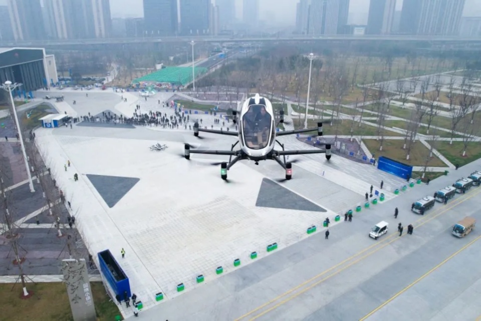 'Carro voador' elétrico realiza o primeiro voo experimental no Brasil