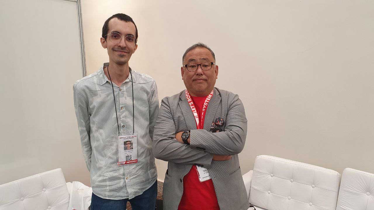 Bruno Magalhães, redator do Voxel, e Minoru Kidooka, CEO da Arc System Works, durante a Brasil Game Show 2024