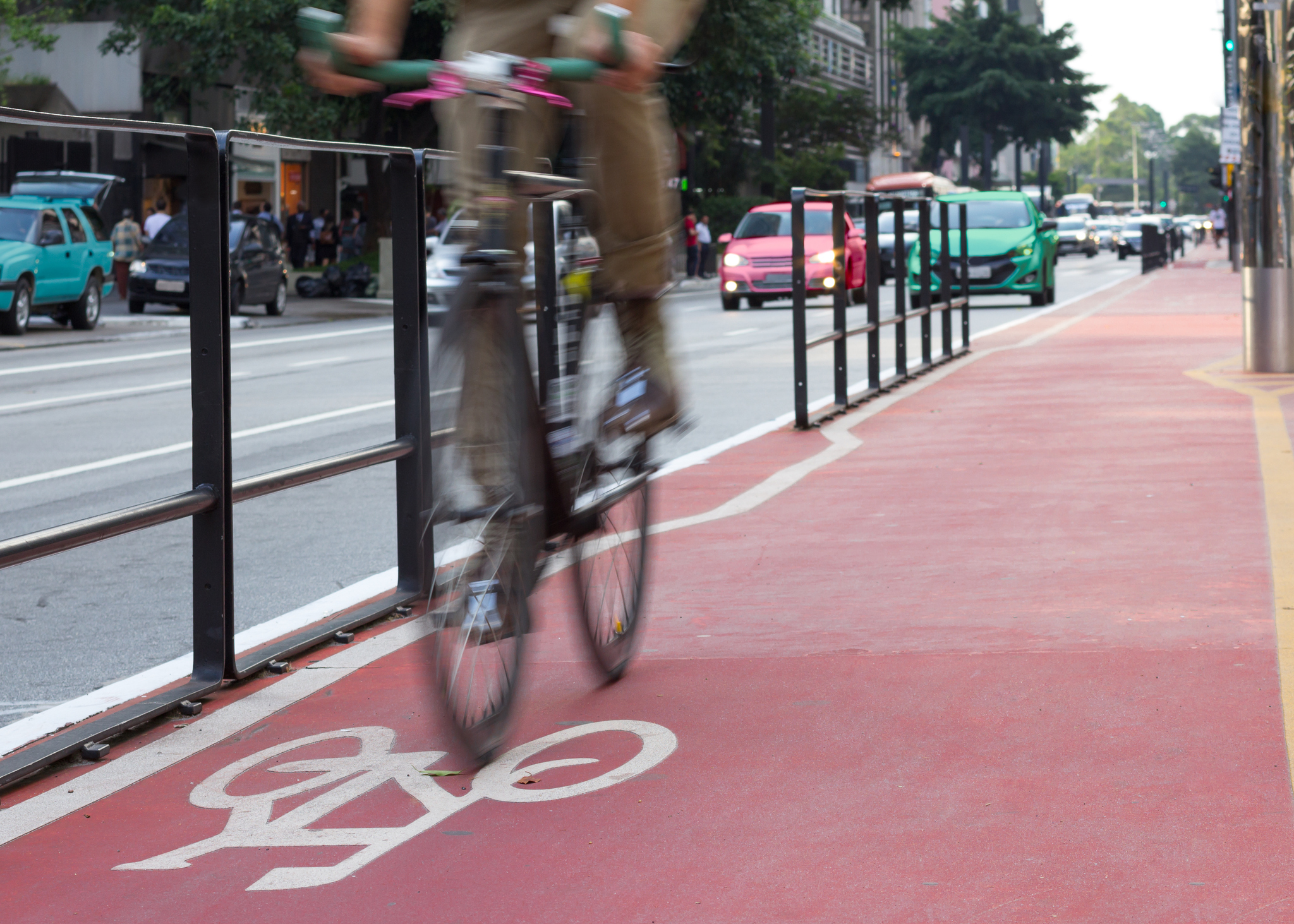 Ir de bike para o escritório já é uma realidade, mas não depende apenas do funcionário