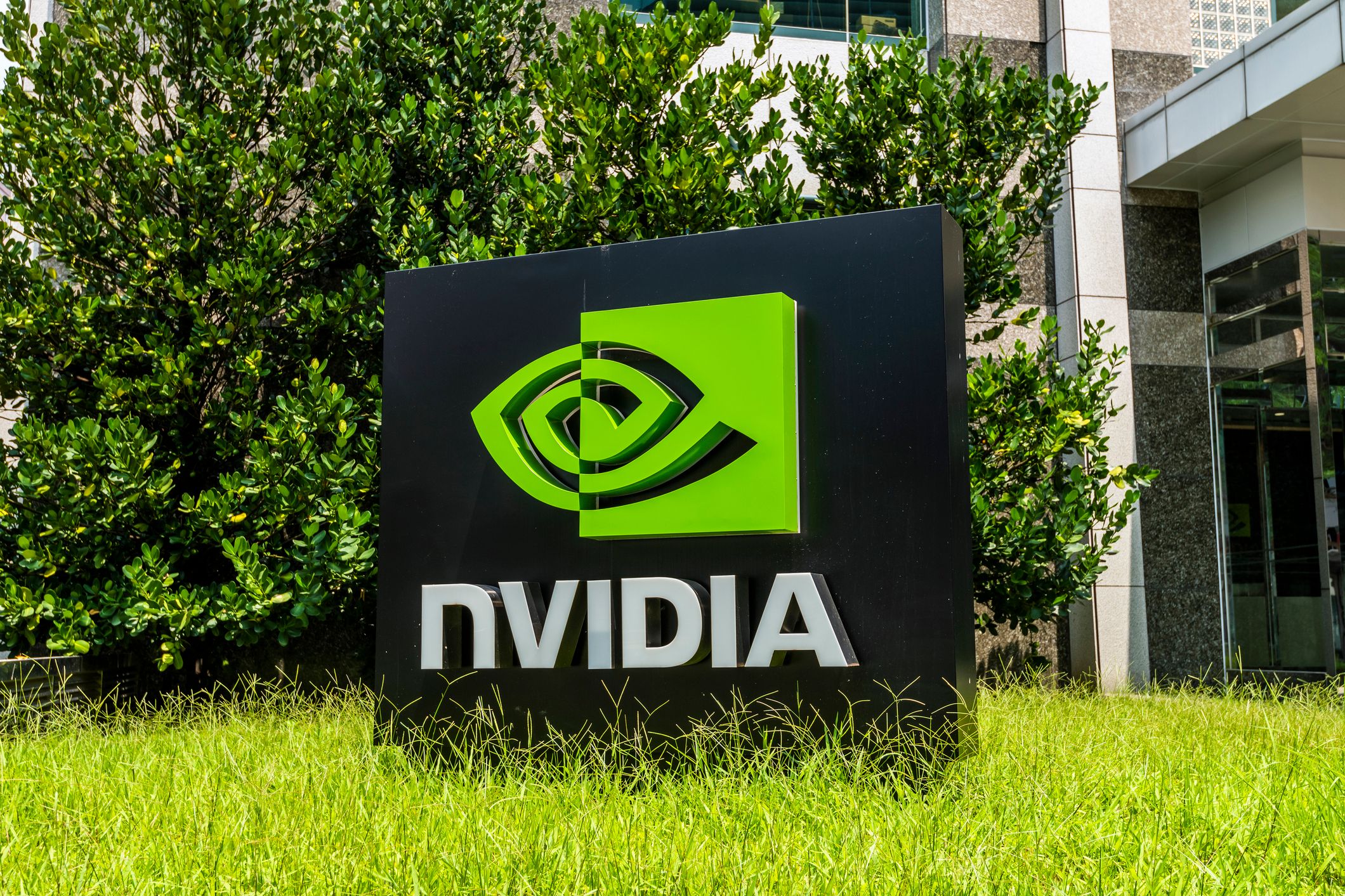 Nvidia fabricará servidores para IA nos EUA e investirá R$ 3 trilhões