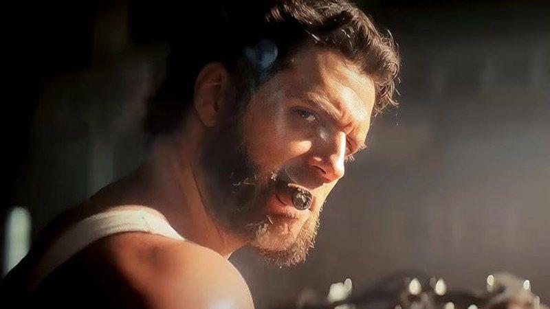 Wolverine de Henry Cavill aparece rapidamente no filme. 