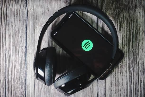 Criminosos usam Spotify para divulgar links para apps piratas ou maliciosos