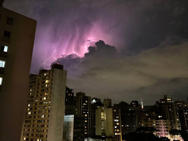 Celulares de Campinas emitem alerta sonoro inédito para enchentes; entenda como funciona