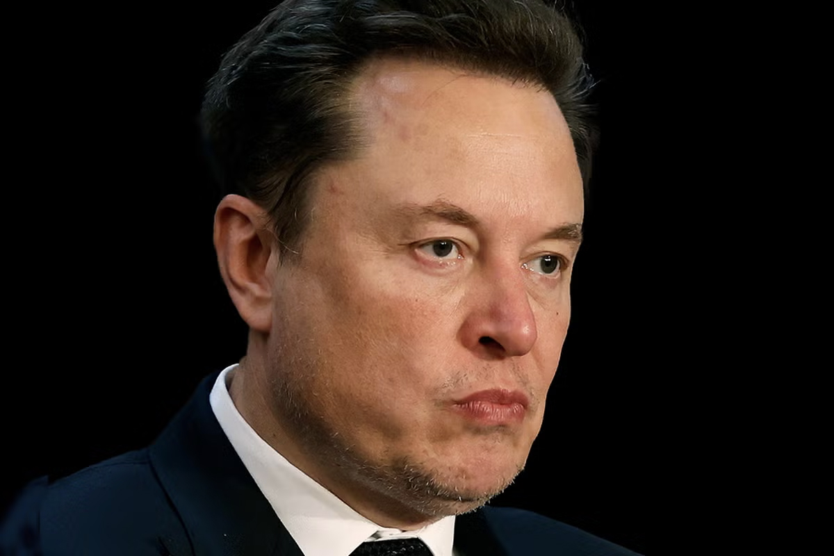 Elon Musk paga para jogarem em seu lugar.