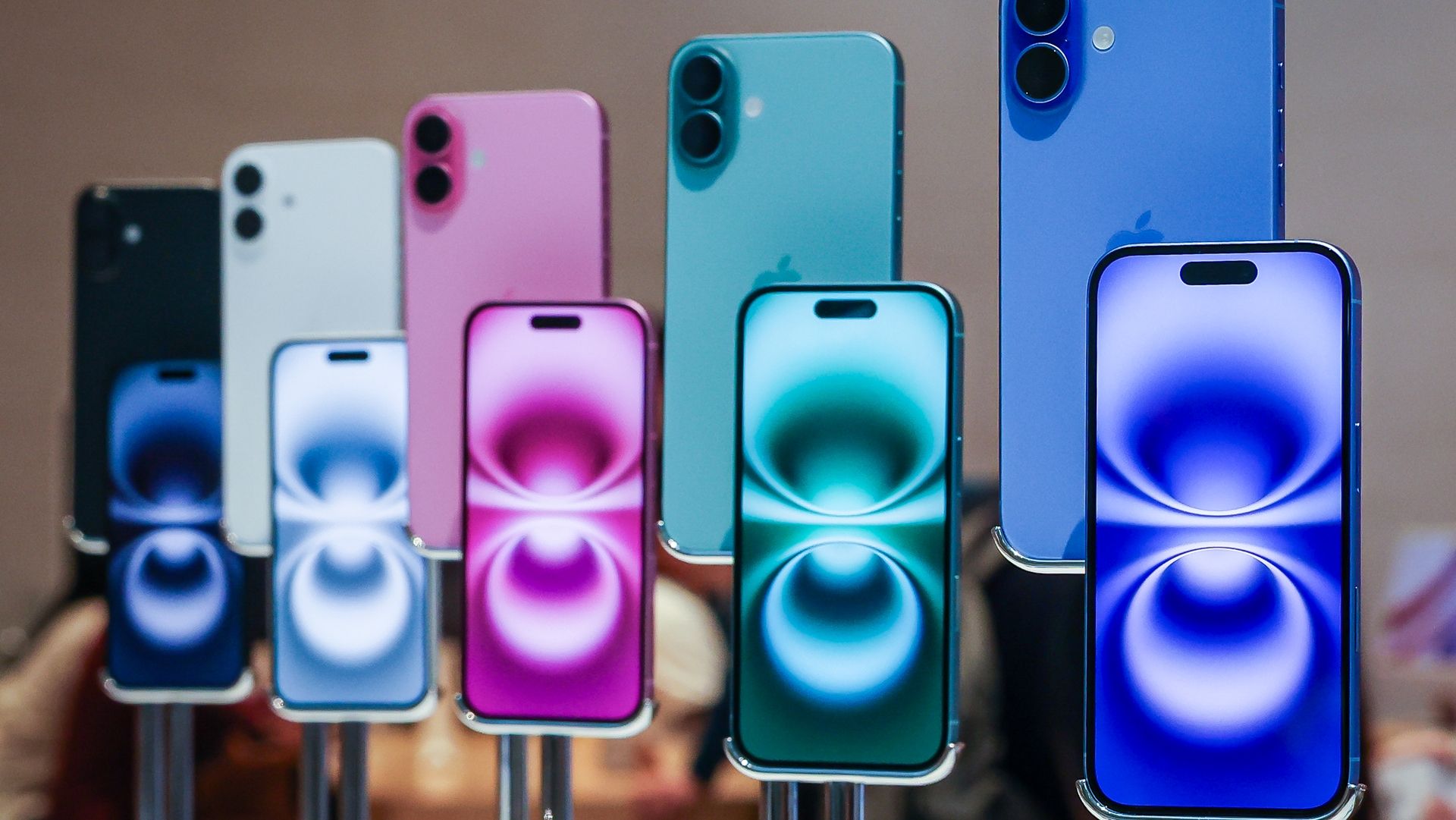 Apple enche 5 aviões com iPhones na Índia para escapar de tarifas de Trump