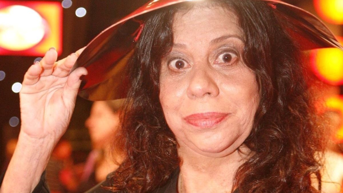 Mia Goth: Entenda polêmica envolvendo atriz e sua vó brasileira Maria Gladys