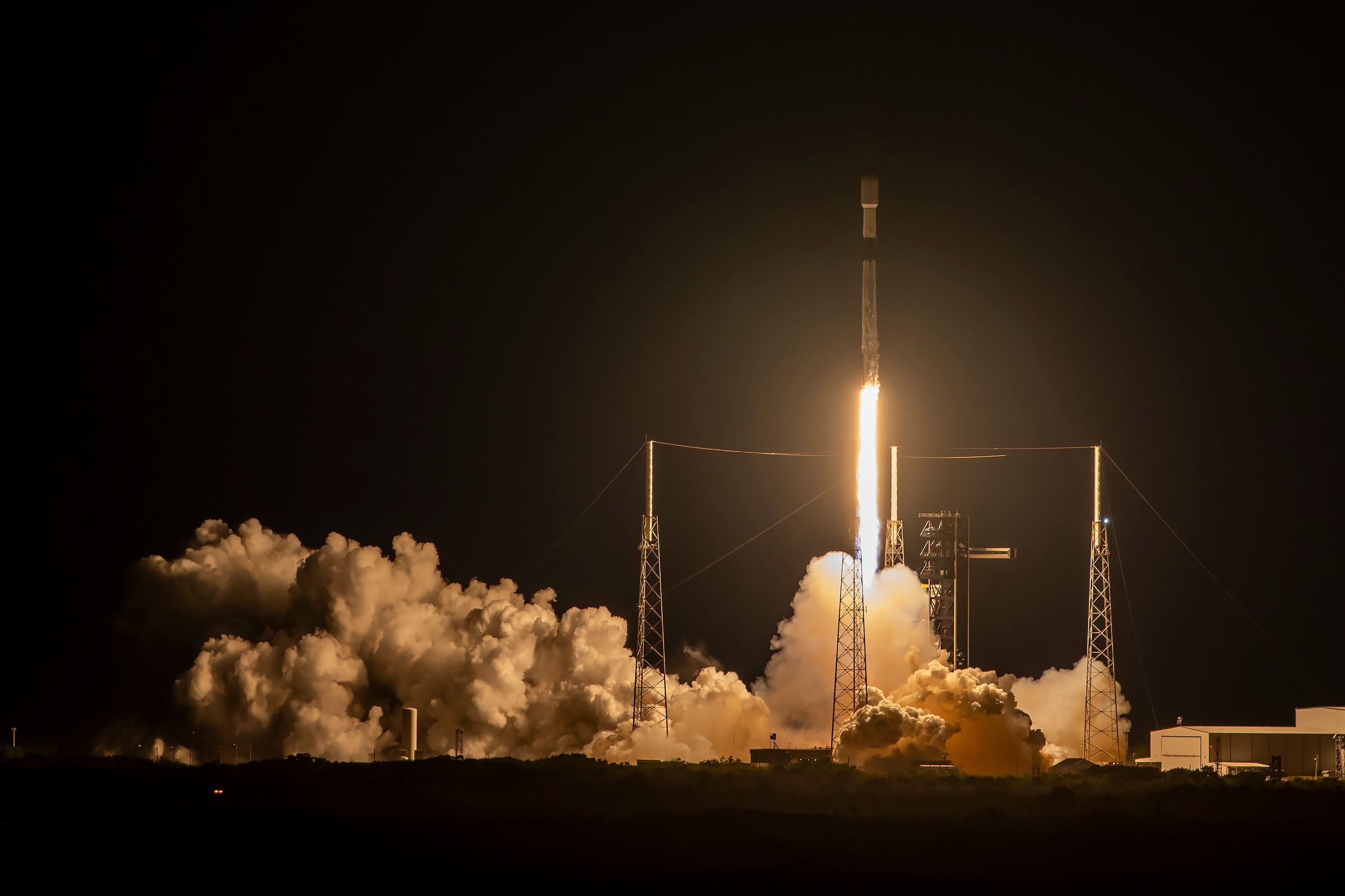 SpaceX lança 27 novos satélites da Starlink e quebra recorde com o foguete Falcon 9