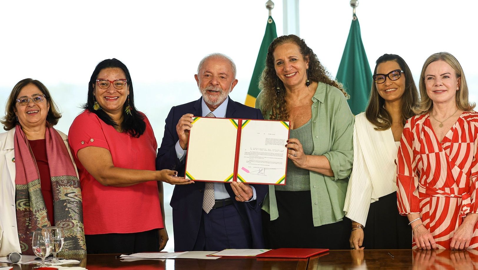 Presidente Lula sanciona aumento de pena para crimes contra mulheres usando IA