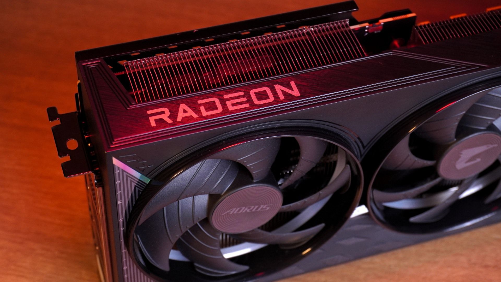 Loja brasileira vaza nova placa de vídeo da AMD mais baratinha