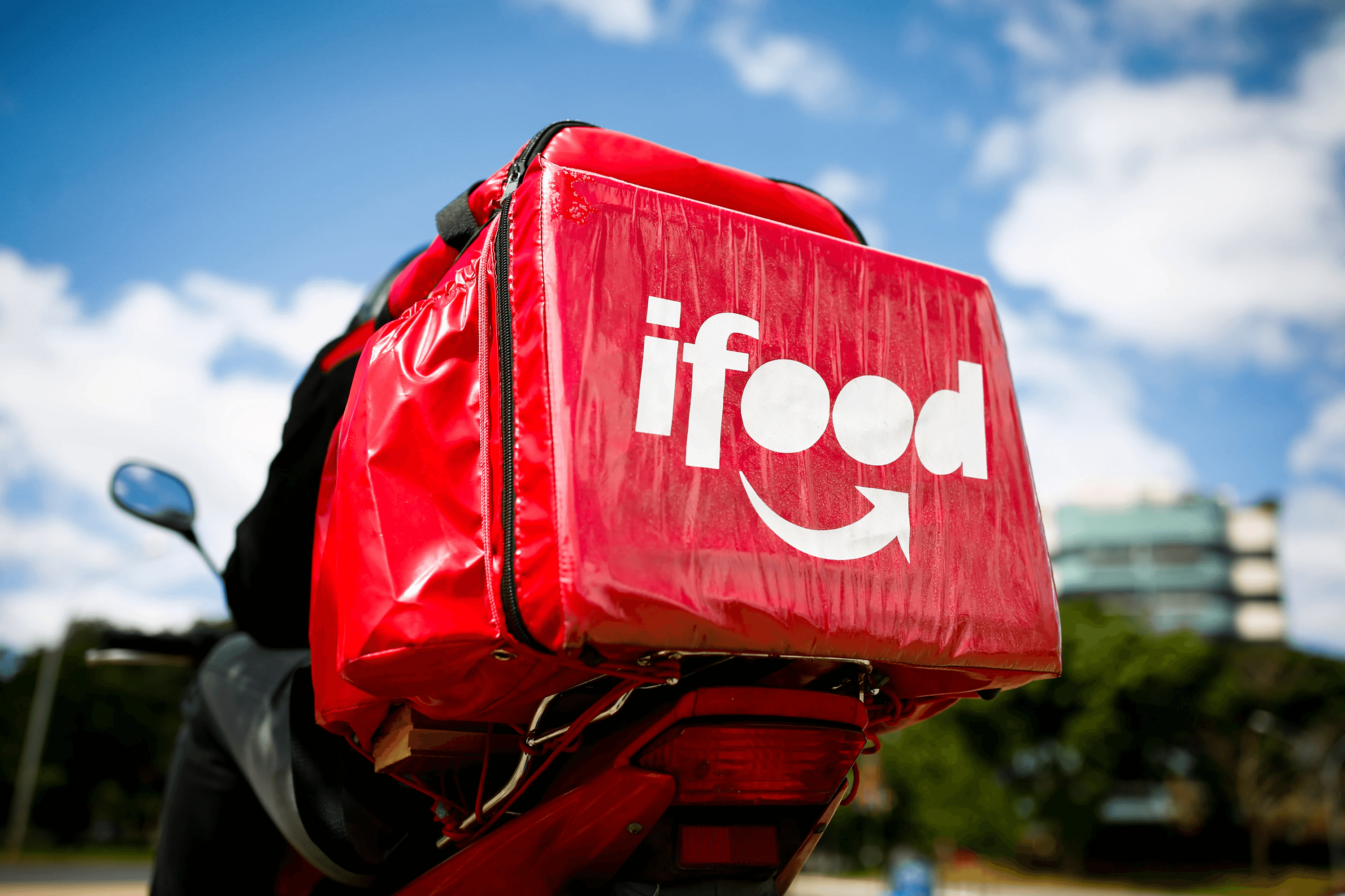 iFood passa a cobrar taxa de serviço de R$ 0,99 de todos os pedidos
