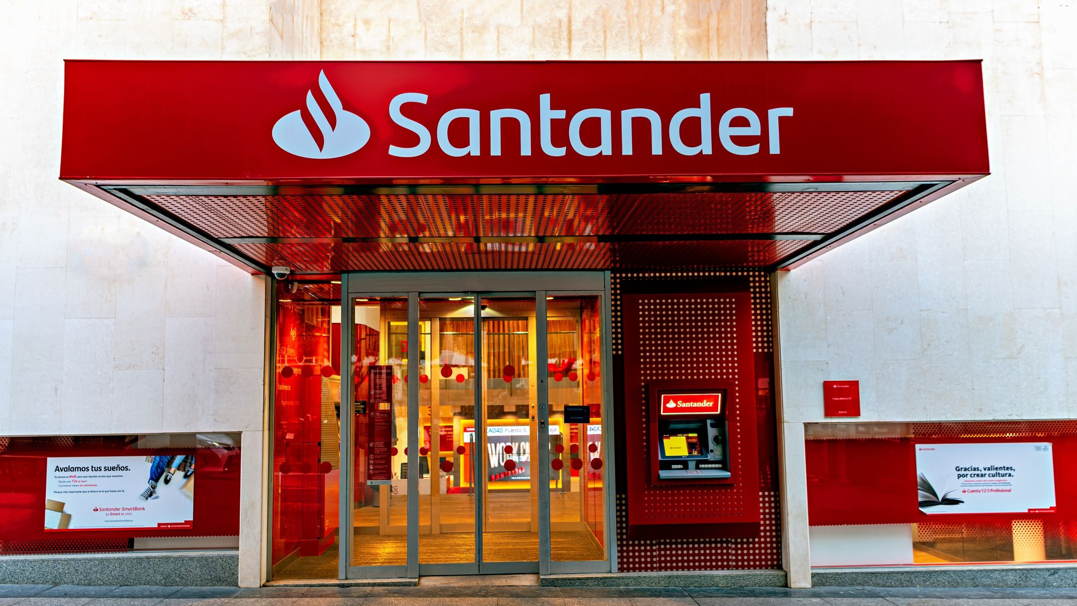 Santander lança 'Alerta de Segurança' que interrompe transações durante chamadas telefônicas suspeitas
