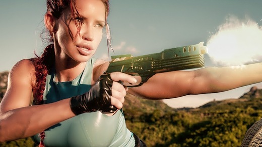Lara Croft sexy: cosplays de látex e topless para enlouquecer os jogadores
