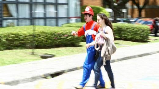 Estudante faz prova do Enem fantasiado de Super Mario