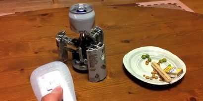 Imagem de: Esta lata de cerveja anda controlada por um Wii Remote