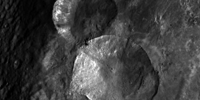 Imagem de: Sonda da NASA revela imagens inéditas do asteroide Vesta